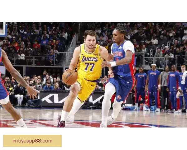 湖人遭活塞双杀无缘十连胜东契奇空砍32分詹姆斯带伤接近三双